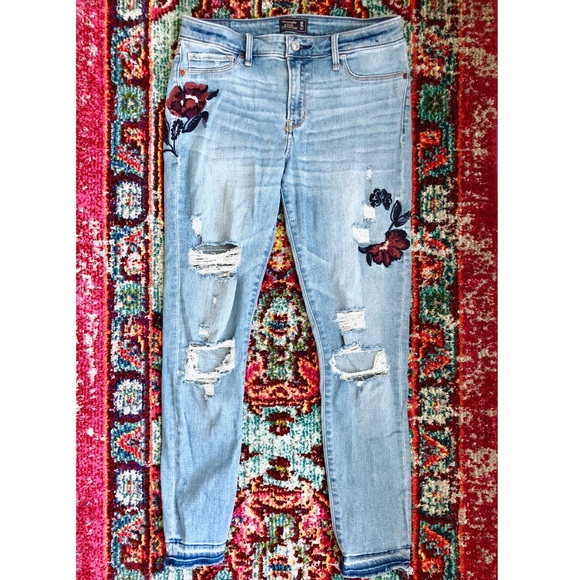 Abercrombie & Fitch Denim - Abercrombie Embroidered Jeans Abercrombie & Fitch Denim - Abercrombie Embroidered Jeans